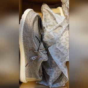 Hey Dude Wally Woven Beige Shoes. Size 8 New with Box.